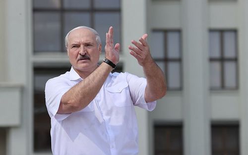 Беларус: Засгийг дэмжсэн болон эсэргүүцсэн хоёр  жагсаал болжээ
