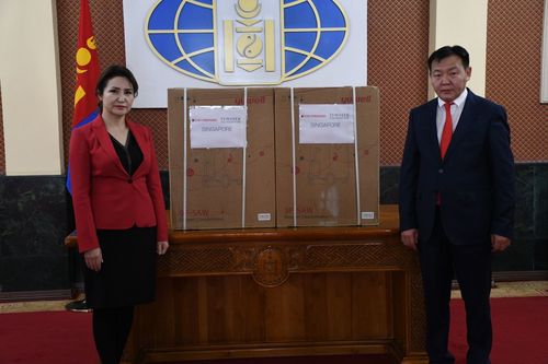 Бүгд найрамдах Сингапур улсын Темасек олон улсын сангаас хүчилтөрөгч өтгөрүүлэгч аппарат хандивлалаа