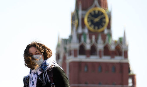 COVID-19: Москвагийн ахмадуудыг гэрээсээ гарахгүй байхыг хүсэв