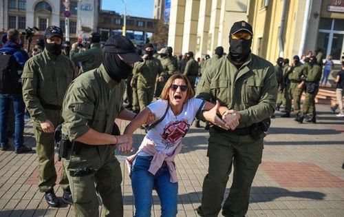 Беларусийн эсэргүүцэл: Ням гаригт 339 хүн баривчлагджээ