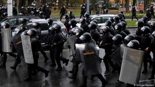 Беларусийн эсэргүүцэл: Эсэргүүцэл даамжирч, сэтгүүлчид олноор баривчлагдав