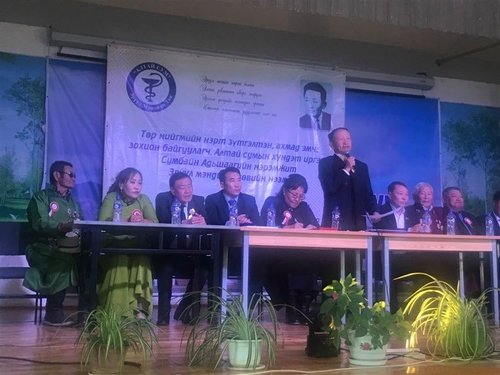 С.Адьшаагийн удирдлага дор 19 гавьяат эмч мэндэлжээ