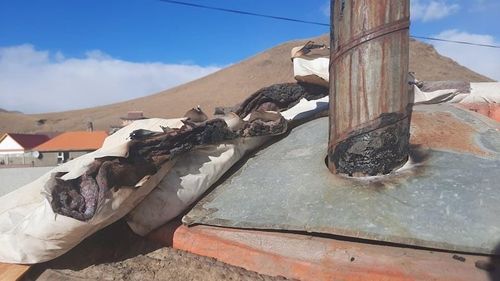 Тооно нь шатаж байсан айлд унтаж байсан 7 настай хүүхдийг аварчээ