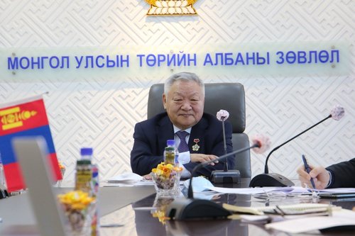 Мэдлэг, ёс суртахууны хос жигүүртэй, хүнлэг төрийн албан хаагч байхыг сургамжиллаа