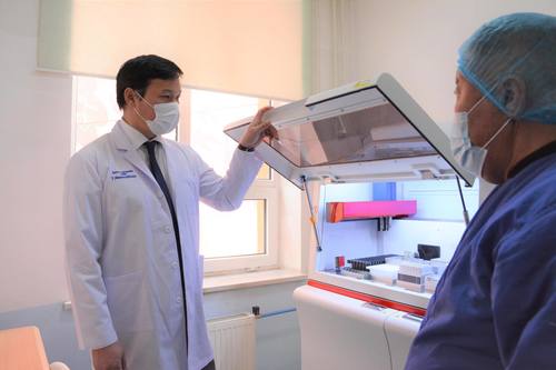 Чингэлтэй дүүргийн ЭМТ-д PCR шинжилгээний лаборатори байгууллаа