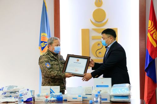 Улсын онцгой комисст 150 сая төгрөгийн үнэ бүхий эд материалыг хандивлалаа