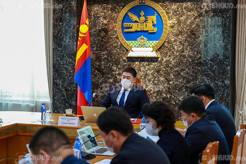 Засгийн газар хуралдаж байна