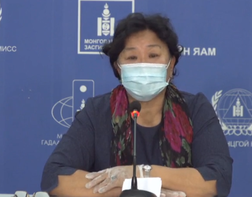Л.Оюун: Уучлаарай, аав ээждээ хайргүй бол очиж золгох байх