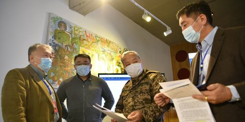 Энэ 16-наас 49 том, жижиг зах, худалдааны төв хэсэгчлэн ажиллана