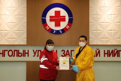 Наро Банчэн гэгээн МУЗН-ийн “Хүнсний багц”-д 10 сая төгрөг хандивлав