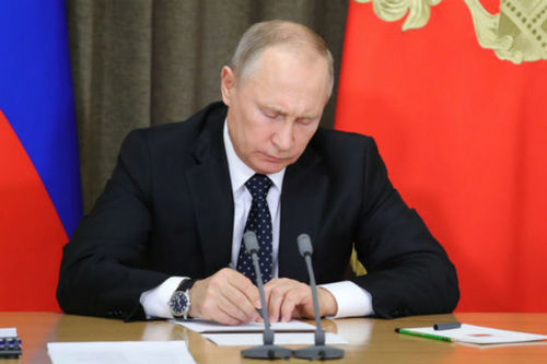Путин хорих газарт гар утас ашиглахыг хориглов