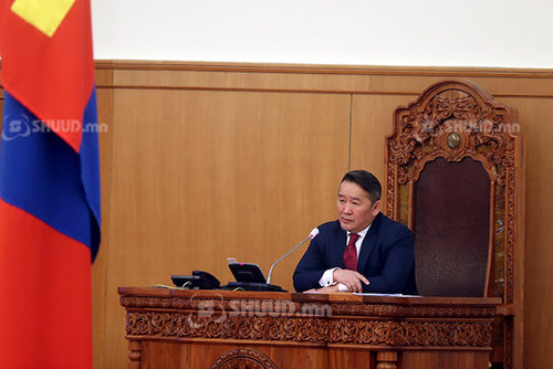 Тэтгэврийн зээлийг тэглэх Ерөнхийлөгчийн санаачилга хэрэгжиж байна