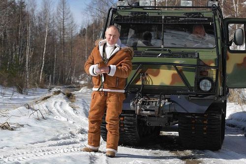 Путин, Шойгу нар Сибирийн тайгад зугаалав