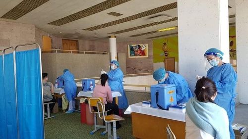 Дүүрэг бүрт дархлаажуулалтын цэг ажиллаж 60-аас дээш насныхныг дархлаажуулна