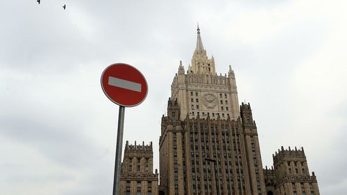 Дипломат дайн: ОХУ Украинд хариу барьж, дипломатыг нь хөөв