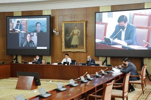 Банк, эрх бүхий хуулийн этгээдийн мөнгөн хадгаламж, мөнгөн хөрөнгийн шилжүүлэг, зээлийн үйл ажиллагааны тухай хуулийг хэлэлцлээ