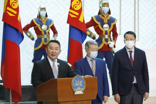 Ерөнхийлөгч Х.Баттулга эрдэмтдэд “Академич” хэргэм хүртээлээ