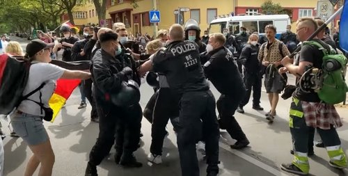 Берлин: Тахлын үеийн арга хэмжээг эсэргүүцсэн 500 хүнийг баривчилжээ