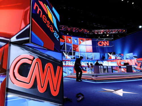 CNN телевиз вакцинд хамрагдаагүй ажилтнуудаа халжээ