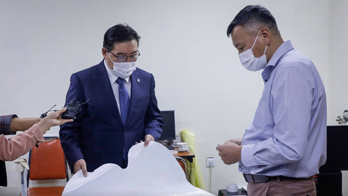 УИХ-ын дарга “Монгол бөмбөг” үйлдвэрийн үйл ажиллагаатай танилцлаа