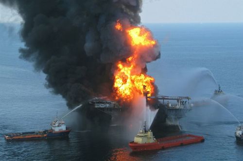 ВИДЕО: Мексикийн буланд газрын тос олборлох тавцан дээр дэлбэрэлт болжээ