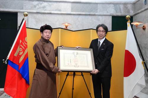 Д.Лүндээжанцанд 