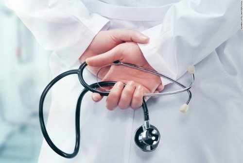 Талархсан сэтгэлээ илэрхийлсэн өвчтнөөс болж эмч торгуулийн ял сонсчээ