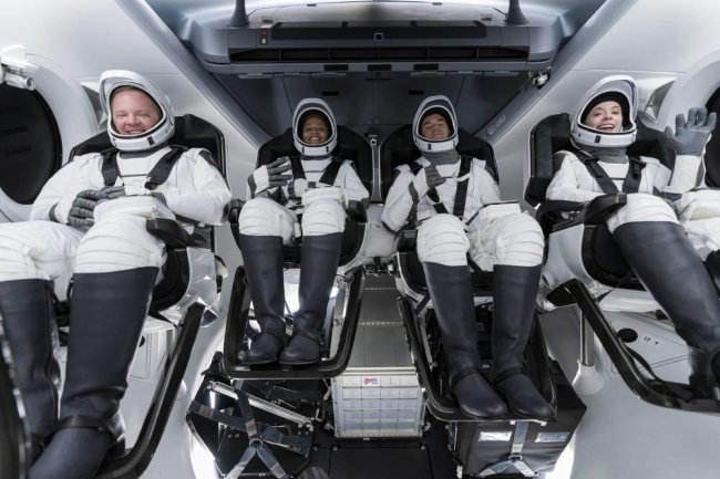 Сансрын жуулчид бүхий Crew Dragon хөлөг амжилттай хөөрлөө - Vimarsana News