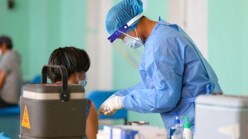 Нийслэлийн хүн амын 10 хувь вакцины III тунд хамрагдлаа