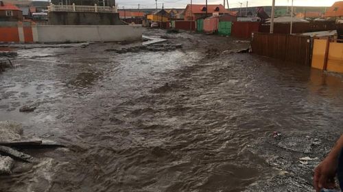 Налайх дүүргийн айл өрх усанд автжээ