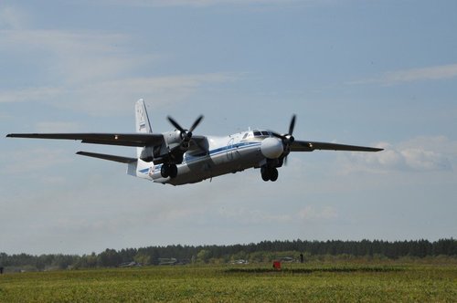 Сураггүй болсон онгоцны хэлтэрхийг олжээ