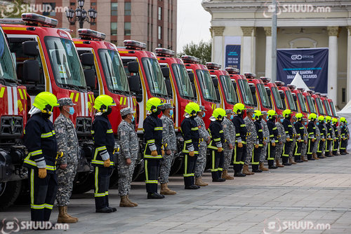 ФОТО: Аврагчид гал түймэр унтраах шинэ машинуудаа хүлээн авлаа