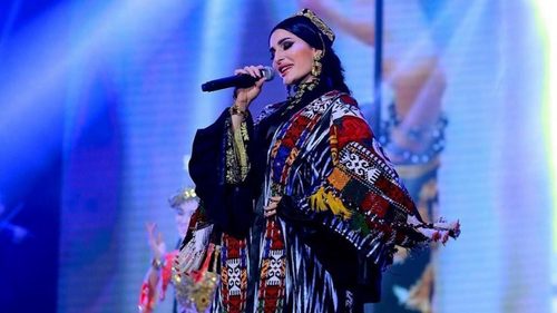 АНУ америк дуу дуулсан тажик дуучдад мөнгө өгнө