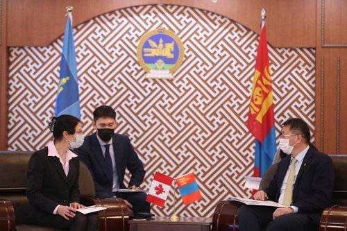 Монголоос Канад улсад суралцах оюутны тоог нэмэгдүүлэх хүсэлт тавьжээ