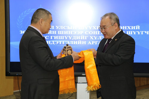 Шүүхийн ерөнхий зөвлөл бүрэн бүрэлдэхүүнээрээ ажиллаж эхэллээ