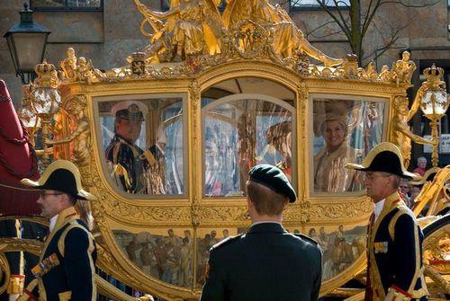Нидерландын хаан алтан сүйх тэрэгнээсээ татгалзжээ