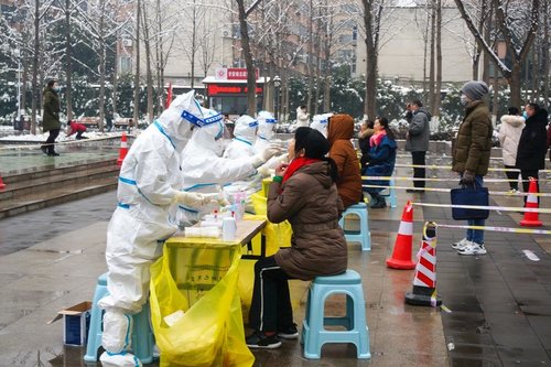 Бээжинд халдварын тохиолдол нэмэгдэж, хязгаарлалтыг чангатгажээ