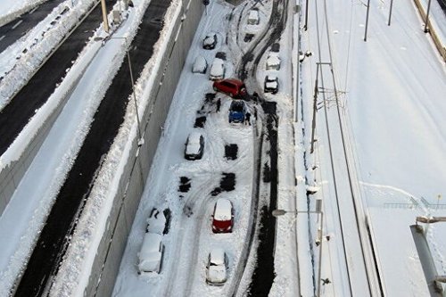 Грекийн Ерөнхий сайд цас орсны төлөө уучлалт гуйжээ