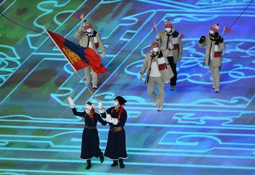 Б.Ачбадрахын дээл, малгайг Олимпын музейд хадгалахаар болжээ