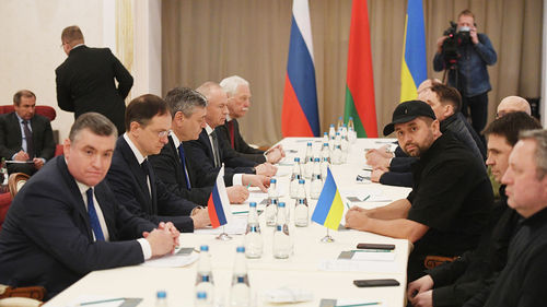 Арахамия: Хэлэлцээнд орохдоо саравчтай малгай албаар өмссөн