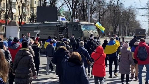 Украины Херсон хотод рублийг гүйлгээнд нэвтрүүлэхээр төлөвлөж байна гэв