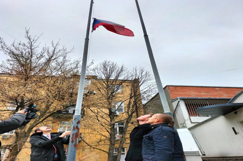 Чехийн дипломатууд Киевт эргэн ирлээ