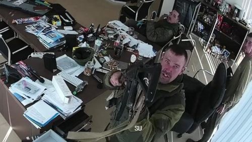 Оросын цэргүүд энгийн иргэдийг хөнөөж байгаа нь камерт бичигджээ