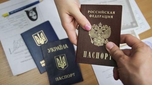 Украины эзлэгдсэн нутгийн оршин суугчдыг Оросын паспорт авахгүй байхыг уриалжээ
