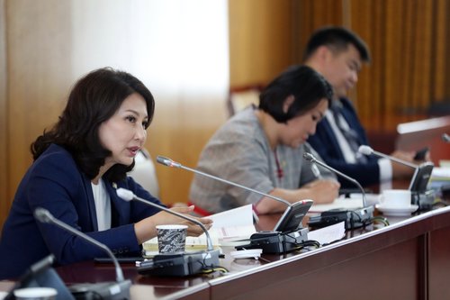 Завханы төрийн албан хаагчид төсвийн мөнгөөр турахыг хүсчээ