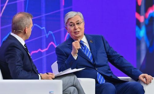 Токаевт гомдсон Путин Казахстанд худалдааны дайн зарлав 