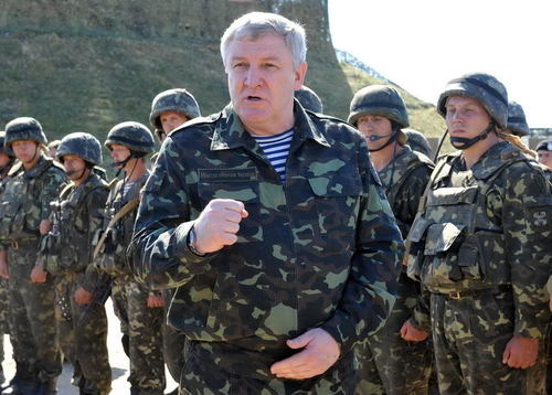 Украины Батлан хамгаалахын сайд асан Ежель төрөөс урвасан хэрэгт сэжиглэгдэж байна