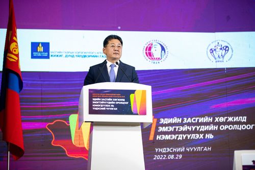 У.Хүрэлсүх: Монголын эмэгтэйчүүдэд нийгмийг анагаах энэрэл хайрын аугаа их хүч бий