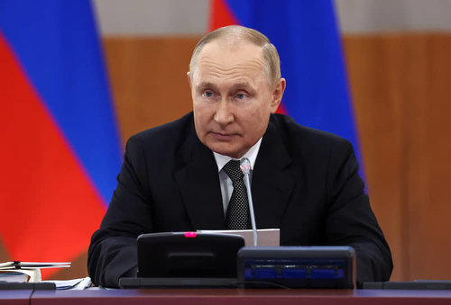Оросын депутатууд Путинийг төрөөс урвасан хэрэгт буруутгахыг уриалжээ
