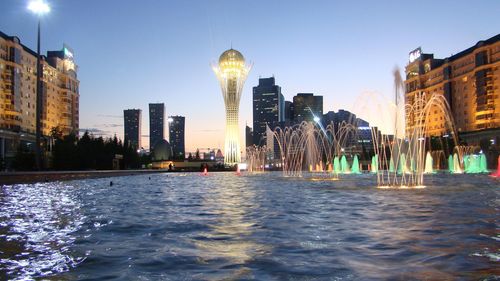 Казахстаны парламент нийслэлийн нэрийг өөрчилж, ерөнхийлөгчийн бүрэн эрхийн хугацааг долоон жил болгов